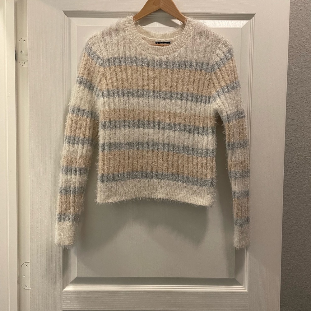 Gorgeous Neutral Sweater size M